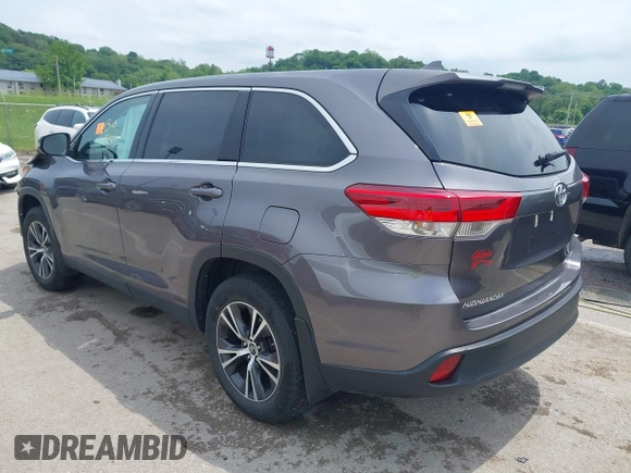 2019 Toyota Highlander LE with VIN 5TDBZRFH6KS718068, listed as a IAAI auction lot 42296326 with Not provided miles and . Bid and sale history available at DreamBid. Image 3.