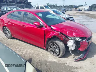 2024 Kia Forte LXS z VIN 3KPF24AD4RE805226, wystawiony jako IAAI lot #42003124 z przebiegiem 23 512 mil mil oraz . Historia ofert i sprzedaży dostępna na DreamBid. Obrazek 1.