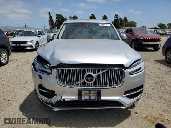 2016 Volvo XC90 T6 Inscription z VIN YV4A22PL4G1034535, wystawiony jako Copart lot #56227225 z przebiegiem 91 877 mil mil oraz Szkoda całkowita • Salvage title. Historia ofert i sprzedaży dostępna na DreamBid. Obrazek 5.