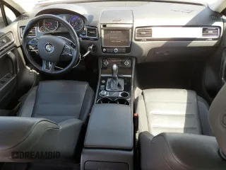 2016 Volkswagen Touareg Sport with VIN WVGEF9BP1GD006147, listed as a Copart auction lot 53247765 with 7,842 mi miles and Salvage Title. Bid and sale history available at DreamBid. Image 8.