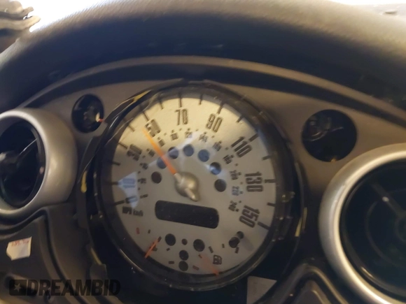 2004 MINI Hardtop with VIN WMWRC33494TC55068, listed as a IAAI auction lot 42057372 with Not provided miles and . Bid and sale history available at DreamBid. Image 15.