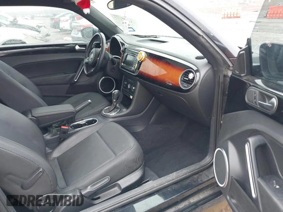 2013 Volkswagen Beetle 2.5L w/Sun/Sound/Nav with VIN 3VWJX7AT1DM686146, listed as a IAAI auction lot 41444277 with 92,964 mi miles and . Bid and sale history available at DreamBid. Image 5.