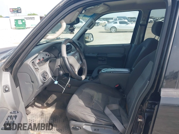 2005 Ford Explorer Sport Trac XLS z VIN 1FMZU67K25UB46224, wystawiony jako IAAI lot #42637796 z przebiegiem 164 944 mil mil oraz . Historia ofert i sprzedaży dostępna na DreamBid. Obrazek 5.