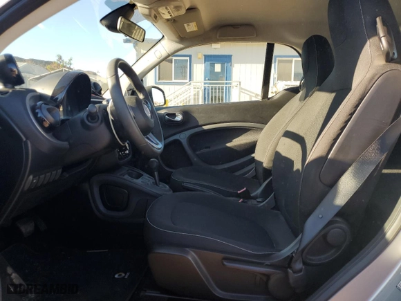 2017 Smart fortwo pure with VIN WMEFJ5DA6HK219988, listed as a Copart auction lot 71891414 with 9,731 mi miles and Clean Title. Bid and sale history available at carsss.com. Image 7.
