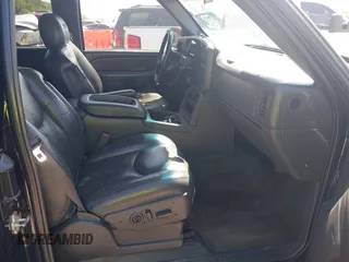 2007 Chevrolet Silverado SS z VIN 2GCEC19N071113401, wystawiony jako IAAI lot #42307590 z przebiegiem 199 687 mil mil oraz . Historia ofert i sprzedaży dostępna na DreamBid. Obrazek 5.
