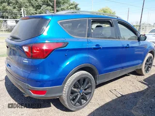 2019 Ford Escape SE with VIN 1FMCU0GD1KUB00318, listed as a IAAI auction lot 42059468 with 1 mi miles. Bid and sale history available at carsss.com. Image 4.