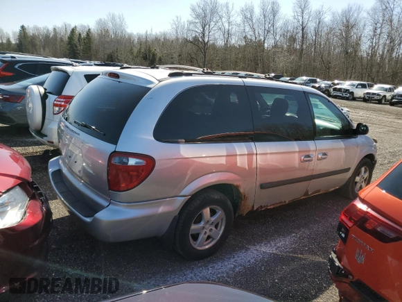2005 Dodge Caravan with VIN 1D4GP24R75B185659, listed as a Copart auction lot 50193215 with 303,763 mi miles and Clean Title. Bid and sale history available at carsss.com. Image 3.