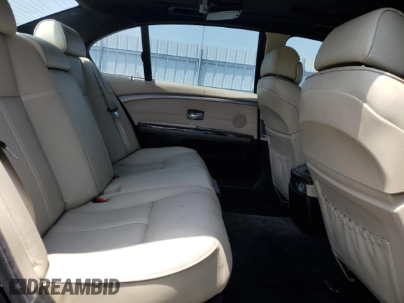 2006 BMW 7 Series 750Li z VIN WBAHN83566DT34946, wystawiony jako Copart lot #58807725 z przebiegiem 108 888 mil mil oraz Czysty tytuł • Clean title. Historia ofert i sprzedaży dostępna na DreamBid. Obrazek 10.