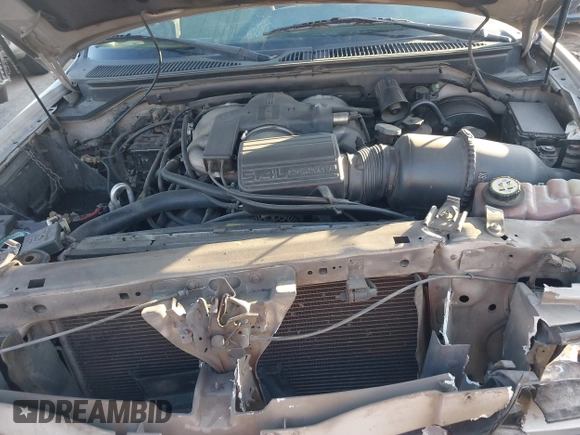2000 Lincoln Navigator z VIN 5LMEU27A2YLJ32507, wystawiony jako IAAI lot #40752754 z przebiegiem Nie podano mil oraz . Historia ofert i sprzedaży dostępna na DreamBid. Obrazek 10.