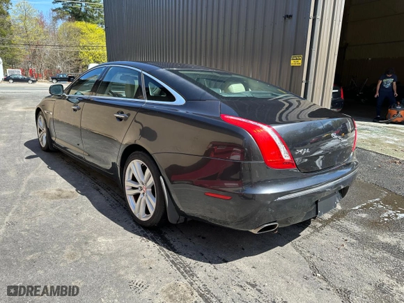 2011 Jaguar XJ with VIN SAJWA2GB8BLV15633, listed as a Copart auction lot 54578795 with 115,725 mi miles and Clean Title. Bid and sale history available at carsss.com. Image 3.