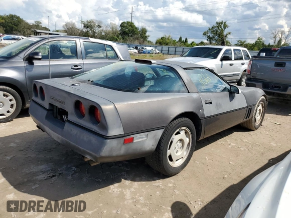 1988 Chevrolet Corvette z VIN 1G1YY2182J5119855, wystawiony jako Copart lot #73824664 z przebiegiem Nie podano mil oraz Szkoda całkowita • Salvage title. Historia ofert i sprzedaży dostępna na DreamBid. Obrazek 3.