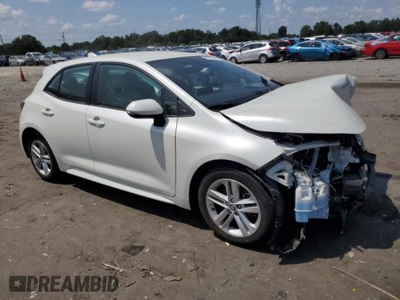 2020 Toyota Corolla Hatchback SE with VIN JTND4RBE8L3093965, listed as a Copart auction lot 66914464 with 33,584 mi miles and Salvage Title. Bid and sale history available at carsss.com. Image 4.