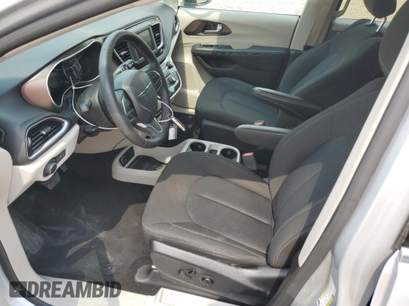 2023 Chrysler Voyager LX z VIN 2C4RC1CG9PR607480, wystawiony jako Copart lot #59278015 z przebiegiem 64 274 mil mil oraz Czysty tytuł • Clean title. Historia ofert i sprzedaży dostępna na DreamBid. Obrazek 7.