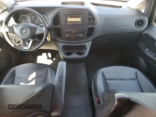 2018 Mercedes-Benz Metris Passenger z VIN WD4PG2EE1J3490089, wystawiony jako Copart lot #59262605 z przebiegiem 175 576 mil mil oraz Czysty tytuł • Clean title. Historia ofert i sprzedaży dostępna na DreamBid. Obrazek 8.