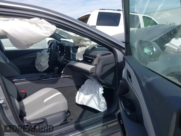 2025 Toyota Camry LE with VIN 4T1DAACK6SU565152, listed as a IAAI auction lot 41825174 with 297 mi miles and . Bid and sale history available at DreamBid. Image 5.