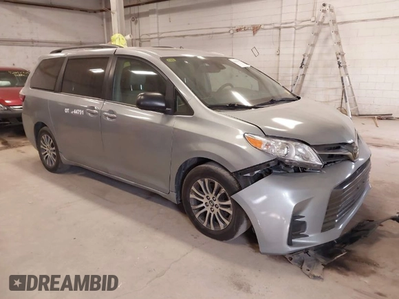 2018 Toyota Sienna XLE Auto Access Seat with VIN 5TDYZ3DC7JS916106, listed as a IAAI auction lot 42054782 with 274,474 mi miles. Bid and sale history available at carsss.com. Image 1.