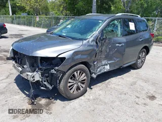 2019 Nissan Pathfinder SV z VIN 5N1DR2MN2KC595357, wystawiony jako IAAI lot #42285053 z przebiegiem 131 129 mil mil oraz . Historia ofert i sprzedaży dostępna na DreamBid. Obrazek 2.