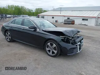 2019 Mercedes-Benz E 300 z VIN WDDZF4KBXKA617193, wystawiony jako IAAI lot #42188148 z przebiegiem 26 048 mil mil oraz . Historia ofert i sprzedaży dostępna na DreamBid. Obrazek 1.