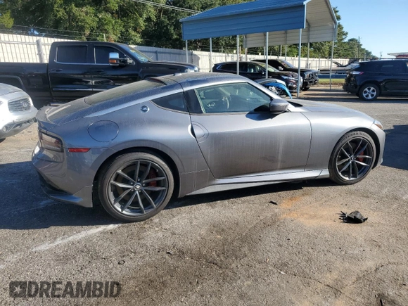 2024 Nissan Z Performance z VIN JN1BZ4BH4RM362107, wystawiony jako Copart lot #66801104 z przebiegiem 18 863 mil mil oraz Szkoda całkowita • Salvage title. Historia ofert i sprzedaży dostępna na DreamBid. Obrazek 3.