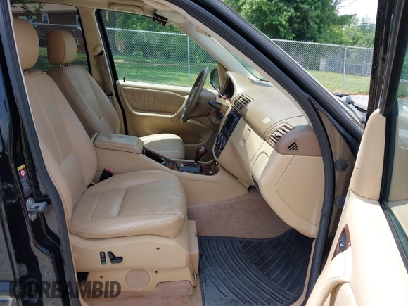2004 Mercedes-Benz M 500 with VIN 4JGAB75E54A512828, listed as a IAAI auction lot 42579923 with 262,406 mi miles and . Bid and sale history available at DreamBid. Image 5.
