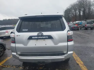 2018 Toyota 4Runner SR5 with VIN JTEBU5JR0J5550614, listed as a IAAI auction lot 41768811 with 175,400 mi miles. Bid and sale history available at carsss.com. Image 16.