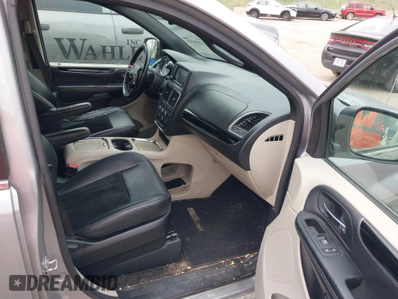 2017 Dodge Grand Caravan SXT with VIN 2C4RDGCG2HR842871, listed as a IAAI auction lot 42074716 with 174,227 mi miles and . Bid and sale history available at DreamBid. Image 5.