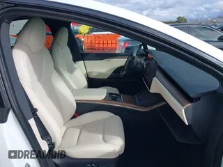 2022 Tesla Model X with VIN 7SAXCDE56NF360208, listed as a IAAI auction lot 41576953 with 9,759 mi miles. Bid and sale history available at carsss.com. Image 5.