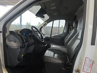 2016 Ford Transit Cargo z VIN 1FTYE1YM9GKB18600, wystawiony jako IAAI lot #42726792 z przebiegiem 127 434 mil mil oraz . Historia ofert i sprzedaży dostępna na DreamBid. Obrazek 12.