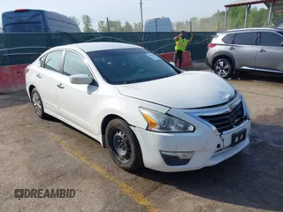 2015 Nissan Altima 2.5 S with VIN 1N4AL3AP4FN388442, listed as a IAAI auction lot 42107172 with 113,354 mi miles. Bid and sale history available at carsss.com. Image 1.