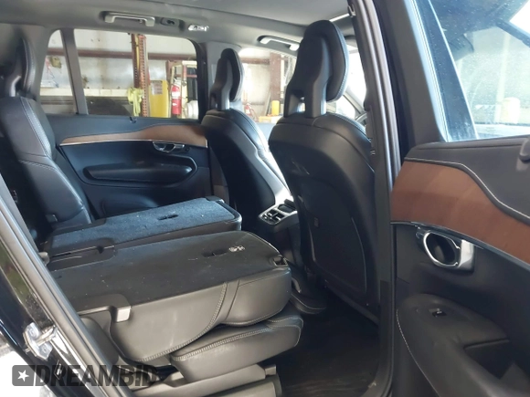 2017 Volvo XC90 Inscription with VIN YV4A22PL3H1164551, listed as a IAAI auction lot 41670475 with 101,391 mi miles. Bid and sale history available at carsss.com. Image 8.