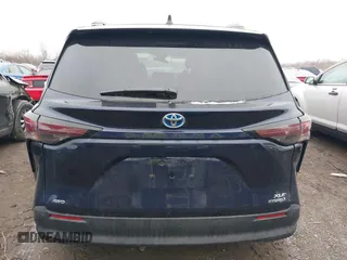 2024 Toyota Sienna XLE with VIN 5TDJSKFC3RS129744, listed as a IAAI auction lot 41564077 with 9,224 mi miles and . Bid and sale history available at DreamBid. Image 16.