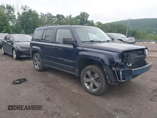 2015 Jeep Patriot High Altitude z VIN 1C4NJRFB3FD370473, wystawiony jako IAAI lot #42463171 z przebiegiem 247 550 mil mil oraz . Historia ofert i sprzedaży dostępna na DreamBid. Obrazek 1.