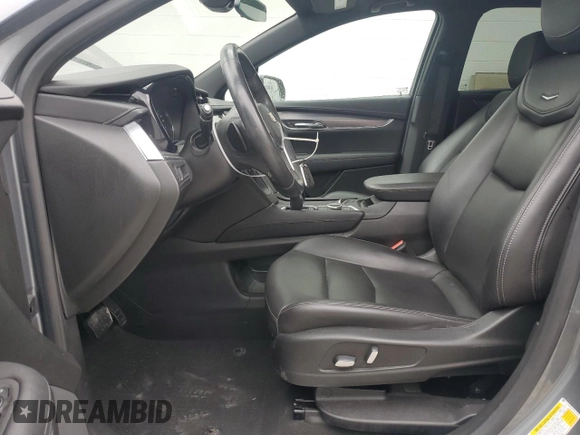 2021 Cadillac XT5 AWD Luxury z VIN 1GYKNBR49MZ147215, wystawiony jako Copart lot #50804575 z przebiegiem 82 153 mil mil oraz Czysty tytuł • Clean title. Historia ofert i sprzedaży dostępna na DreamBid. Obrazek 7.