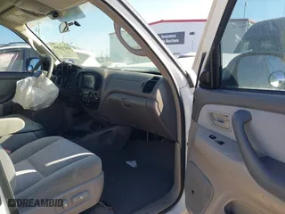 2005 Toyota Sequoia SR5 with VIN 5TDZT34A35S264112, listed as a IAAI auction lot 41193206 with 82,739 mi miles. Bid and sale history available at carsss.com. Image 5.