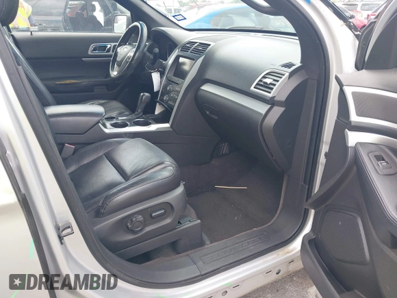 2013 Ford Explorer XLT z VIN 1FM5K7D84DGA93803, wystawiony jako IAAI lot #42131061 z przebiegiem 142 692 mil mil oraz . Historia ofert i sprzedaży dostępna na DreamBid. Obrazek 5.