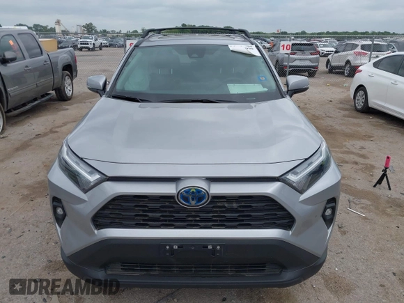 2023 Toyota RAV4 Hybrid XLE Premium z VIN 4T3B6RFV2PU138031, wystawiony jako IAAI lot #42127990 z przebiegiem 14 191 mil mil oraz . Historia ofert i sprzedaży dostępna na DreamBid. Obrazek 12.