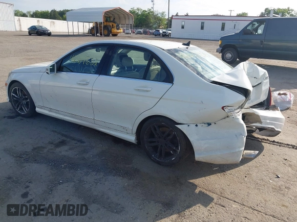 2012 Mercedes-Benz C 300 Sport с VIN WDDGF8BB0CR198952, выставлен на аукционе IAAI как лот 42217652 с пробегом 138 919 миль миль и . История ставок и продаж доступна на DreamBid. Изображение 3.