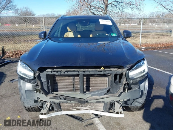 2017 Volvo XC90 Inscription with VIN YV4A22PL7H1142570, listed as a IAAI auction lot 41173079 with 165,647 mi miles. Bid and sale history available at carsss.com. Image 6.