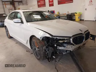 2021 BMW 5 Series 530i z VIN WBA53BH06MCG96915, wystawiony jako IAAI lot #41640813 z przebiegiem 50 562 mil mil oraz . Historia ofert i sprzedaży dostępna na DreamBid. Obrazek 1.