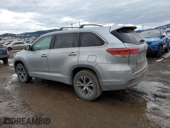 2017 Toyota Highlander LE with VIN 5TDZZRFH7HS226821, listed as a Copart auction lot 47089555 with 101,192 mi miles and Salvage title. Bid and sale history available at DreamBid. Image 2.