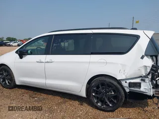 2025 Chrysler Pacifica Limited z VIN 2C4RC1GG0SR515368, wystawiony jako IAAI lot #42394201 z przebiegiem 14 810 mil mil oraz . Historia ofert i sprzedaży dostępna na DreamBid. Obrazek 14.
