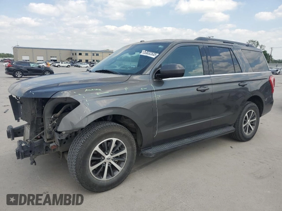 2018 Ford Expedition XLT with VIN 1FMJU1HT1JEA28404, listed as a Copart auction lot 53032535 with 97,462 mi miles and Salvage Title. Bid and sale history available at carsss.com. Image 1.