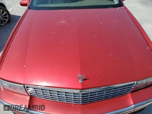 1995 Cadillac DeVille z VIN 1G6KD52B5SU263656, wystawiony jako Copart lot #83631284 z przebiegiem Nie podano mil oraz Szkoda całkowita • Salvage title. Historia ofert i sprzedaży dostępna na DreamBid. Obrazek 12.