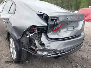 2016 Volvo S60 T5 Drive-E z VIN YV126MFJ2G2406126, wystawiony jako IAAI lot #41967696 z przebiegiem 122 884 mil mil oraz . Historia ofert i sprzedaży dostępna na DreamBid. Obrazek 6.