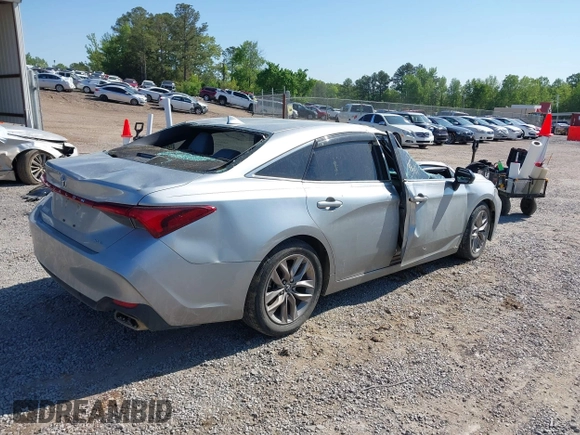 2019 Toyota Avalon XLE z VIN 4T1BZ1FB9KU004259, wystawiony jako IAAI lot #42033958 z przebiegiem 82 640 mil mil oraz . Historia ofert i sprzedaży dostępna na DreamBid. Obrazek 4.