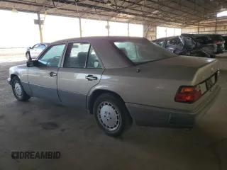 1990 Mercedes-Benz 300 with VIN WDBEA26D3LB134095, listed as a Copart auction lot 86105544 with 143,785 mi miles and Clean Title. Bid and sale history available at DreamBid. Image 2.