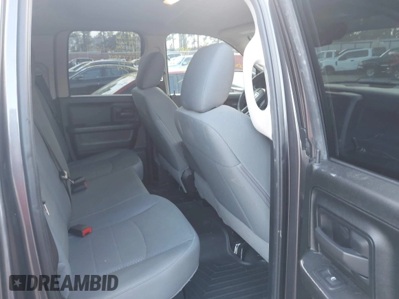 2018 Ram 1500 Tradesman z VIN 1C6RR6FG8JS284091, wystawiony jako IAAI lot #41439973 z przebiegiem 62 429 mil mil oraz . Historia ofert i sprzedaży dostępna na DreamBid. Obrazek 8.
