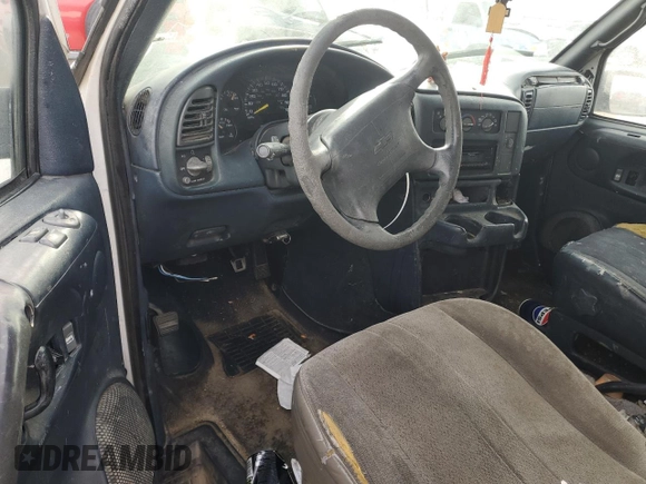 1997 Chevrolet Astro z VIN 1GNDM19W4VB157925, wystawiony jako Copart lot #84484824 z przebiegiem Nie podano mil oraz Szkoda całkowita • Salvage title. Historia ofert i sprzedaży dostępna na DreamBid. Obrazek 8.