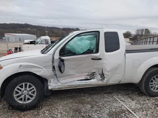 2019 Nissan Frontier SV z VIN 1N6AD0CWXKN877400, wystawiony jako IAAI lot #41437813 z przebiegiem 37 151 mil mil oraz . Historia ofert i sprzedaży dostępna na DreamBid. Obrazek 6.