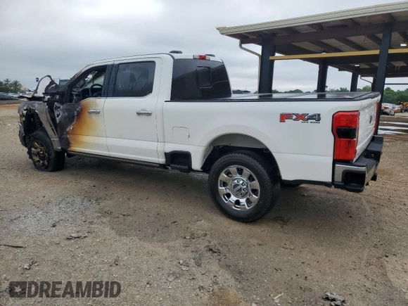 2023 Ford F-250 XL z VIN 1FT8W2BT2PED35956, wystawiony jako Copart lot #62242105 z przebiegiem Nie podano mil oraz Nie do naprawy • Non repairable. Historia ofert i sprzedaży dostępna na DreamBid. Obrazek 2.